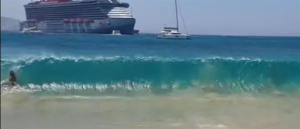 Μύκονος: Τσουνάμι από πλοίο της γραμμής - Τραυματίστηκαν λουόμενοι (βίντεο)