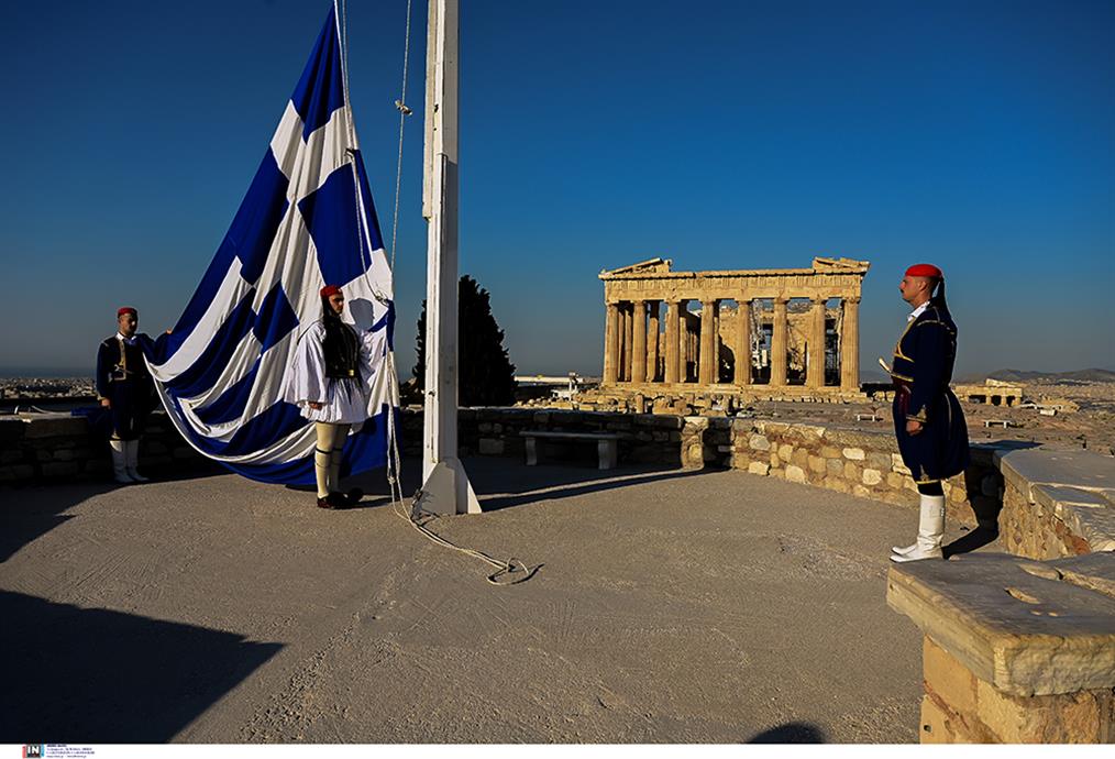 25η Μαρτίου - έπαρση ελληνικής σημαίας - Ακρόπολη
