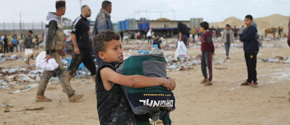 Γάζα - Ανθρωπιστική βοήθεια: Έγιναν οι πρώτες ρίψεις - Στα πρόθυρα λιμοκτονίας ο άμαχος πληθυσμός 
