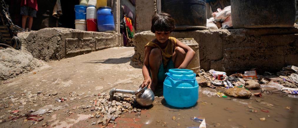 Καύσωνας - Ινδία: Δεκάδες νεκροί και θερμοκρασίες ρεκόρ στο Νέο Δελχί