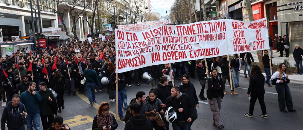 Αθήνα: Ολοκληρώθηκαν οι κινητοποιήσεις στο Σύνταγμα - Άνοιξαν οι δρόμοι (εικόνες)