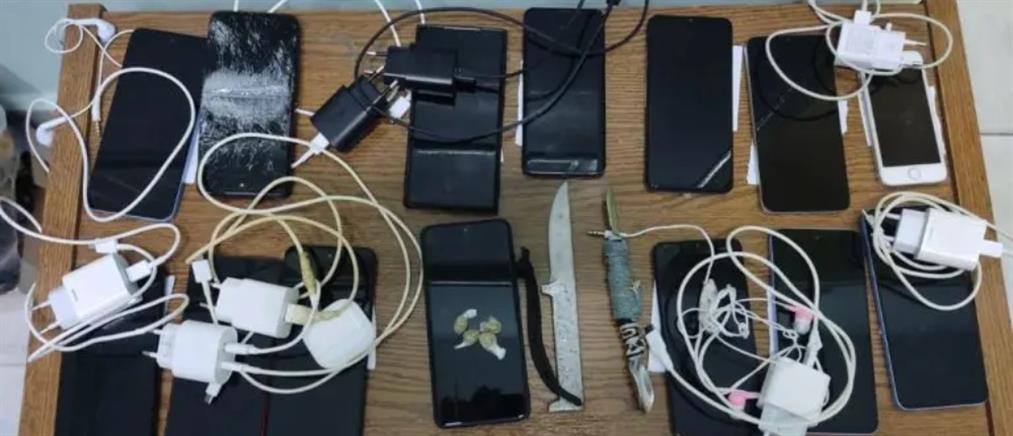 Φυλακές Κορυδαλλού: Δεκάδες κινητά τηλέφωνα βρέθηκαν στα κελιά (βίντεο)