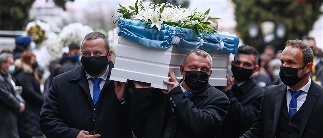Δολοφονία 19χρονου: Θρήνος στην κηδεία του Άλκη (εικόνες)