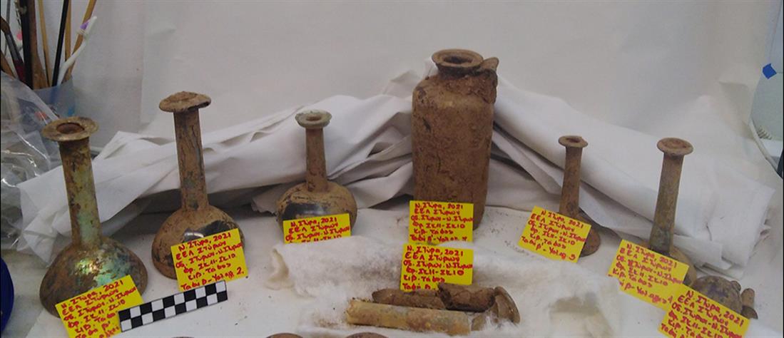 Νέα Στύρα: Αρχαίος τάφος με νεκρούς, αγγεία και νομίσματα (εικόνες)