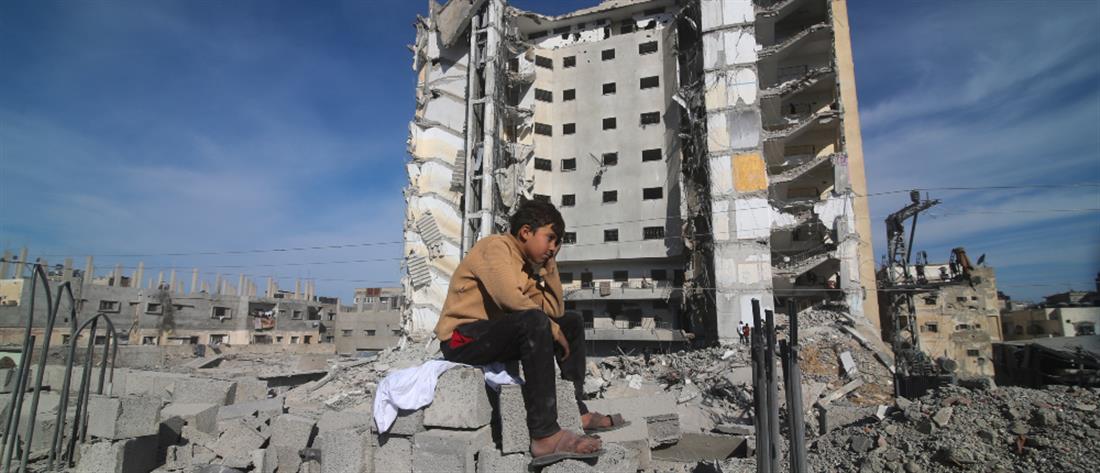 Γάζα: Ισραηλινό πλήγμα σε πολυκατοικία στη Ράφα (εικόνες)