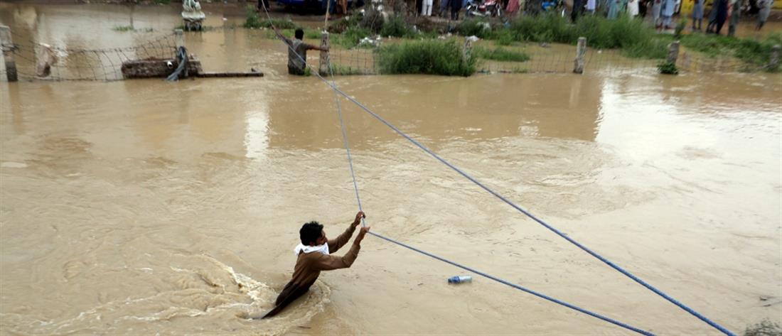 Πακιστάν - Πλημμύρες: Περισσότεροι από 1000 νεκροί (συγκλονιστικές εικόνες)