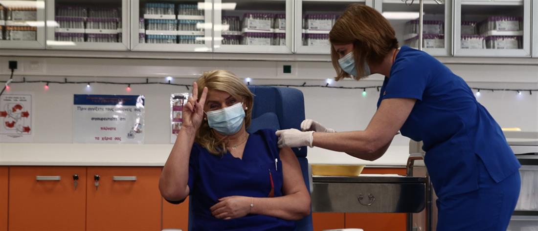 Ο πρώτος εμβολιασμός κατά του κορονοϊού στην Ελλάδα (εικόνες)