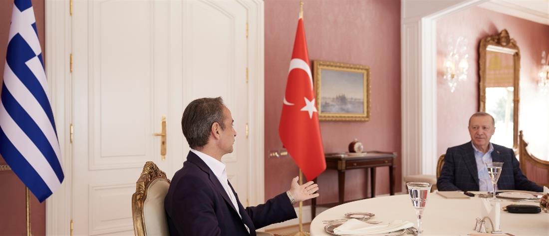 Επικοινωνία Μητσοτάκη – Ανδρουλάκη για τη συνάντηση με Ερντογάν