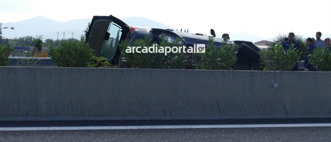 Τροχαίο στην Εθνική Οδό Αθηνών - Τριπόλεως: Νεκρή γυναίκα από ανατροπή αυτοκινήτου (εικόνες)