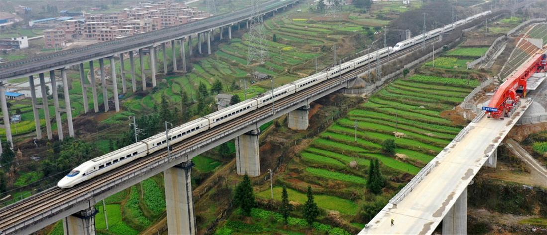 Τρένο στην Κίνα τρέχει με 350 χλμ την ώρα!