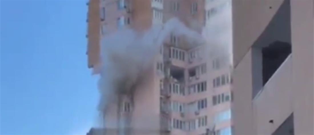 Πόλεμος στην Ουκρανία: Οι Ρώσοι χτυπούν σπίτια σε Κίεβο και Μαριούπολη (εικόνες)