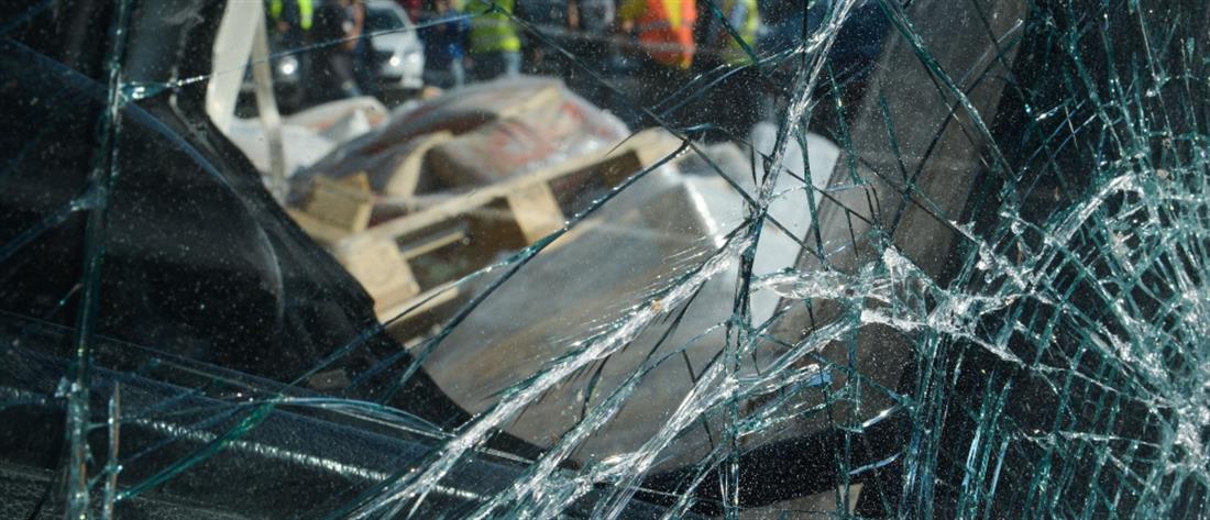 Αθηνών - Κορίνθου: Τραυματίας σε τροχαίο με φορτηγό, έκλεισε η παλαιά εθνική οδός