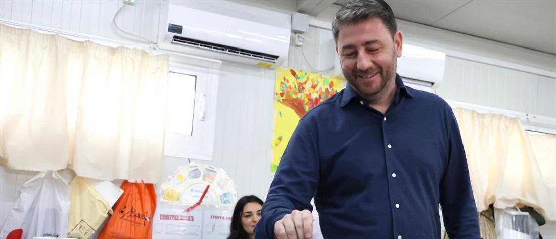 Εκλογές: Ο Νίκος Ανδρουλάκης ψήφισε στο Αρκαλοχώρι (βίντεο)