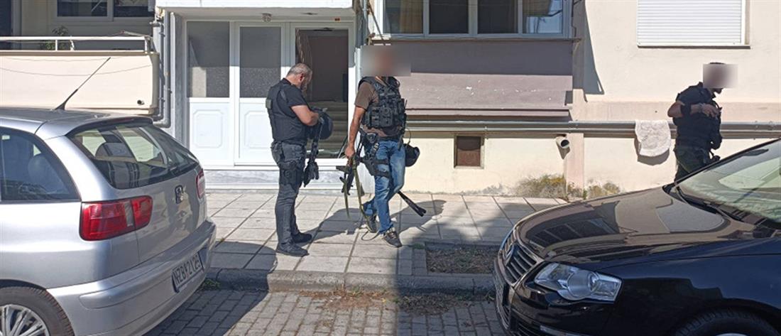 Θεσσαλονίκη: “Αποθήκη ναρκωτικών” είχε ο άνδρας που πυροβολούσε σε κατάσταση αμόκ