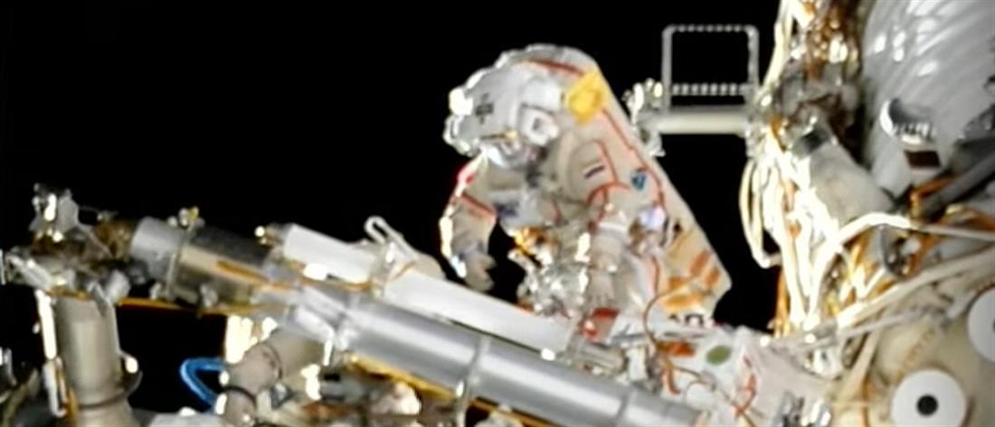 ISS: Βλάβη σε στολή κοσμοναύτη, ενώ έκανε “περίπατο” στο Διάστημα (εικόνες)