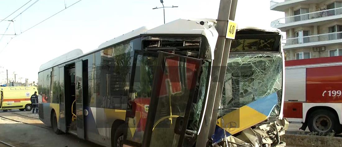 Ποσειδώνος - Τροχαίο: Λεωφορείο καρφώθηκε σε κολώνα του τραμ (βίντεο)