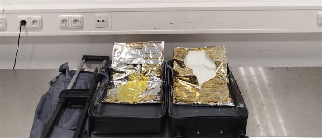 Ναρκωτικά: Bαλίτσα “έκρυβε” 2 κιλά κοκαΐνη (εικόνες)