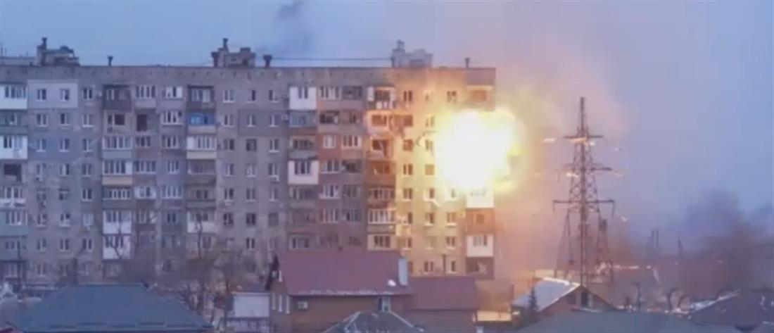 Ουκρανία - Μαριούπολη: επίθεση με οβίδες σε σπίτια από άρματα μάχης (βίντεο)