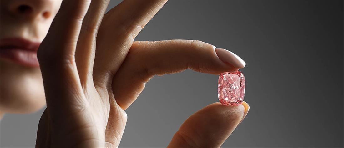 Ροζ διαμάντι βγαίνει στο “σφυρί” - Τι τιμή αναμένεται να πιάσει (εικόνες)