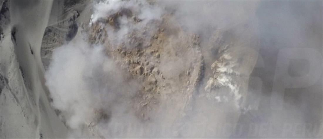 Συγκλονιστικό βίντεο: Μέσα στον κρατήρα ηφαιστείου