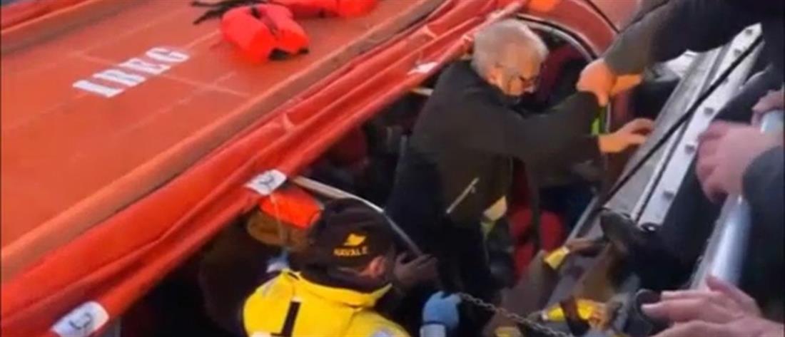 Φωτιά στο Euroferry Olympia: Καρέ - καρέ η διάσωση επιβατών από ιταλικό πλοίο (βίντεο)