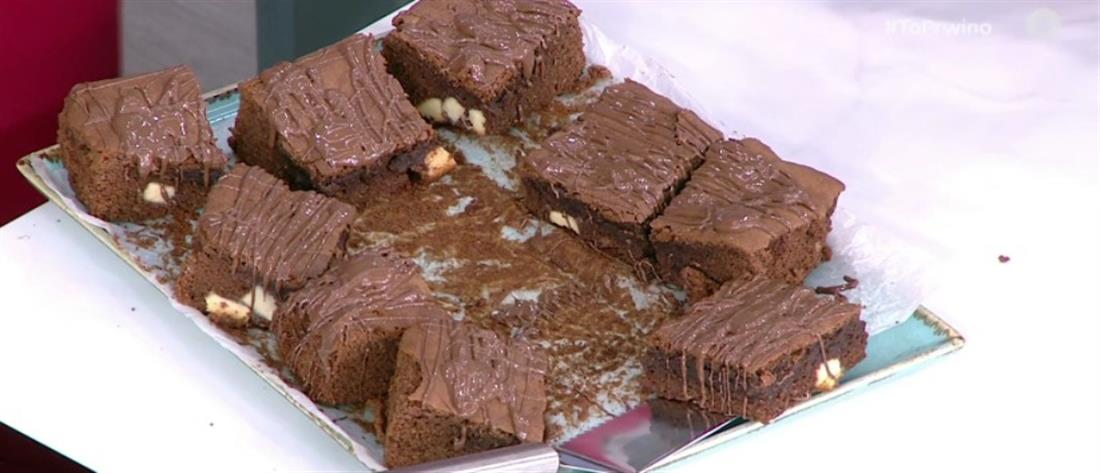 Brownies τριπλής σοκολάτας από την Αργυρώ Μπαρμπαρίγου (βίντεο)