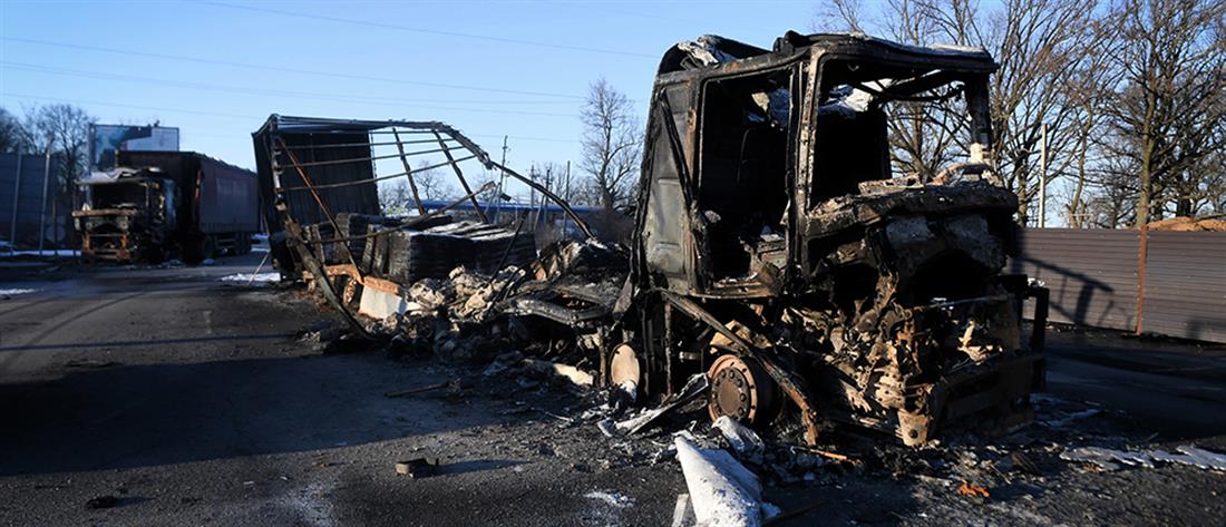 Πόλεμος στην Ουκρανία: Οι Ρώσοι σφυροκοπούν το Χάρκοβο