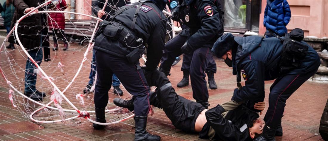 Υπόθεση Ναβάλνι: το Κρεμλίνο κατηγορεί τους διαδηλωτές για υπερβολικά βίαιη συμπεριφορά 