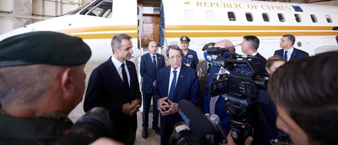 Κύπρος: Παραδόθηκε κυβερνητικό αεροσκάφος από την Ελλάδα (εικόνες)