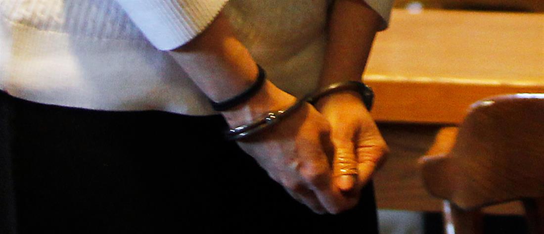 Κρήτη: Συνελήφθη η μητέρα της 3χρονης που εγκαταλείφθηκε σε χαρτόκουτα για... κλοπή!