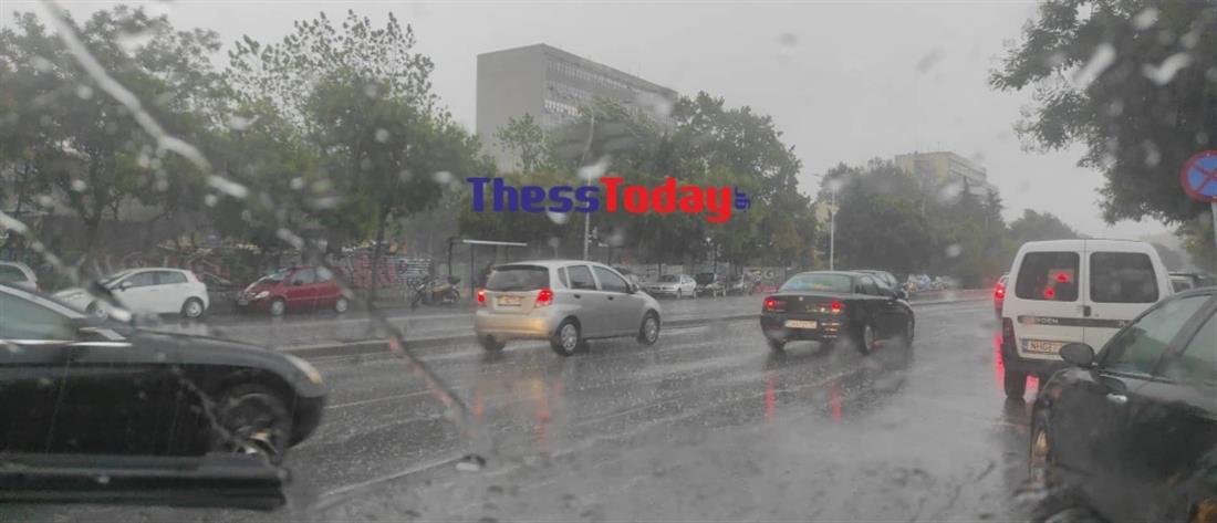 Κακοκαιρία - Θεσσαλονίκη: Ισχυρή καταιγίδα με αστραπές και χαλάζι (εικόνες)