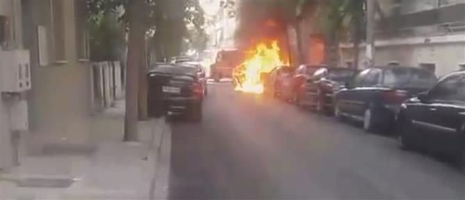 Λάρισα: Φωτιά σε αυτοκίνητο στο κέντρο της πόλης (βίντεο)