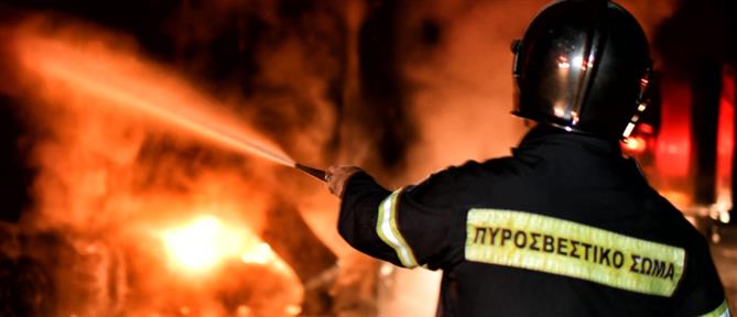 Ηράκλειο: Φωτιά σε συνεργείο αυτοκινήτων