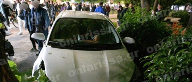 Λάρισα: Αυτοκίνητο χτύπησε άντρα που καθόταν σε παγκάκι πλατείας!
